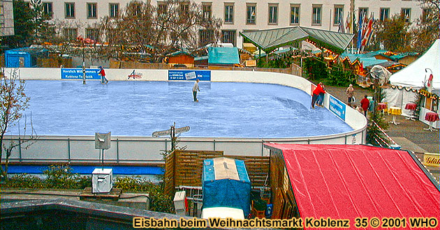Eisbahn beim Weihnachtsmarkt Koblenz Rhein 2024 2025, Koblenzer Weihnachtsmrkte in der Altstadt am Mnzplatz, Am Plan, Entenpfuhl, Jesuitenplatz und Rathausplatz.